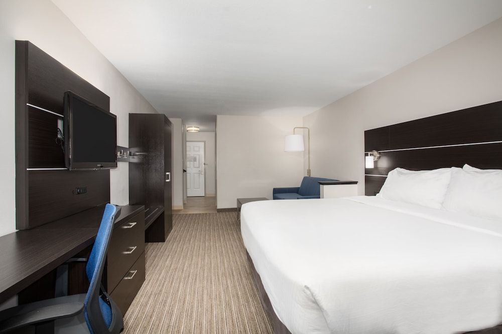 Holiday Inn Express & Suites FT. COLLINS by IHG 2