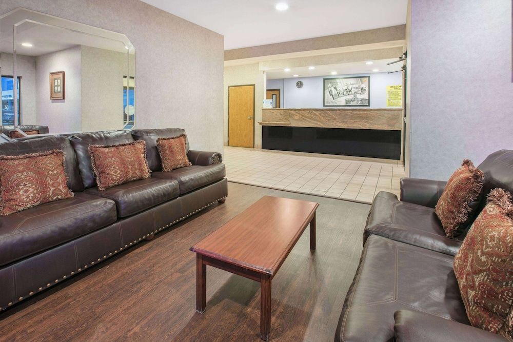 Super 8 by Wyndham Garland North Dallas Area 2