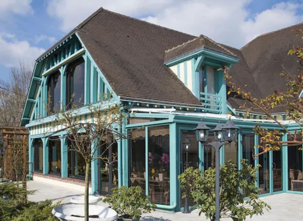 Logis Hôtel Le Pan De Bois 1