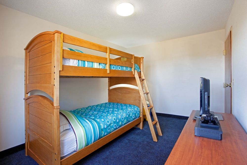 Holiday Inn Express & Suites ST. JOSEPH LAKEFRONT by IHG 2