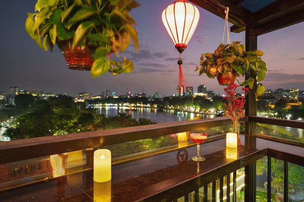 Bella Premier Hotel & Rooftop Skybar 1