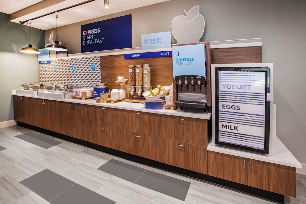 Holiday Inn Express & Suites LINDALE - TYLER by IHG 1