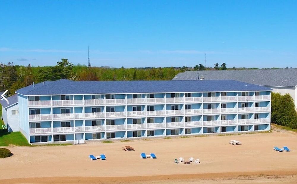 Blue Water Beachfront Hotel & Waterpark 1