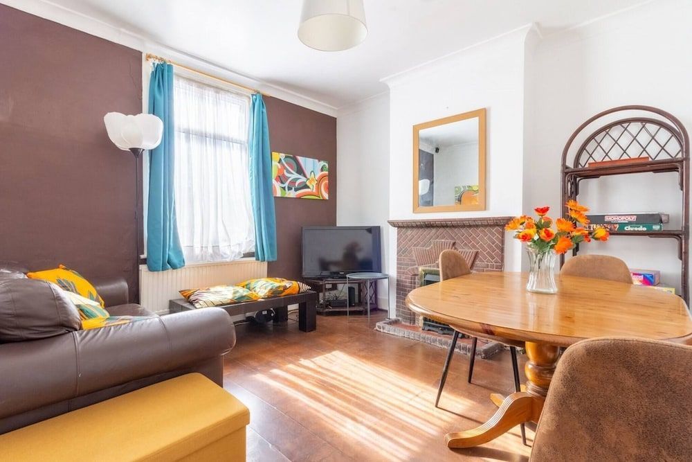 Authentic London - Four Bedroom Victorian House 1
