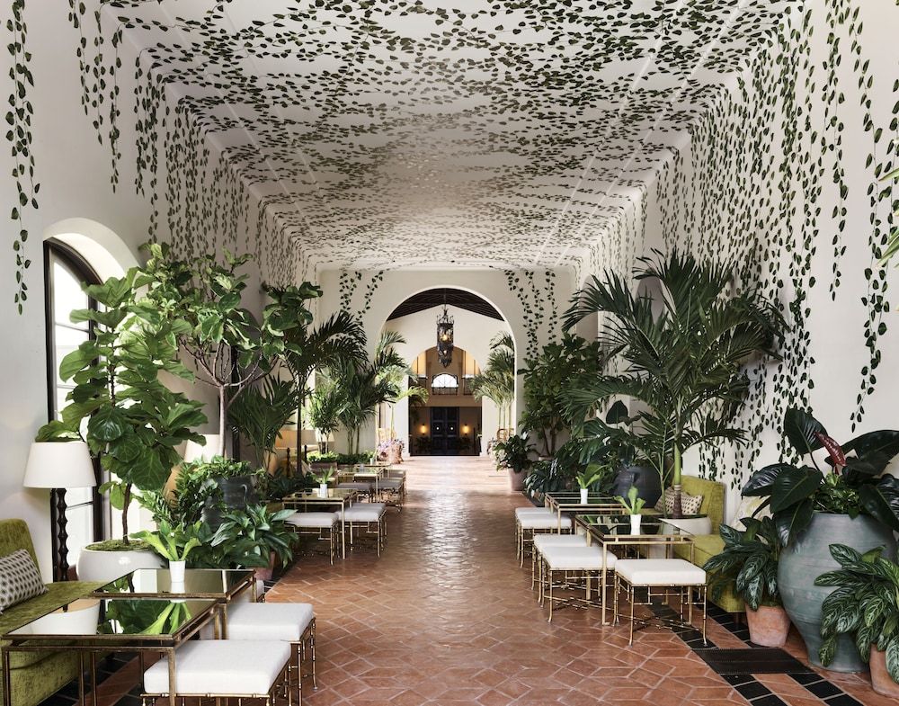 Four Seasons Hotel at The Surf Club 2