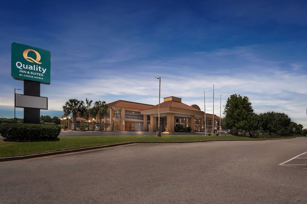 Quality Inn & Suites near Robins Air Force Base 1