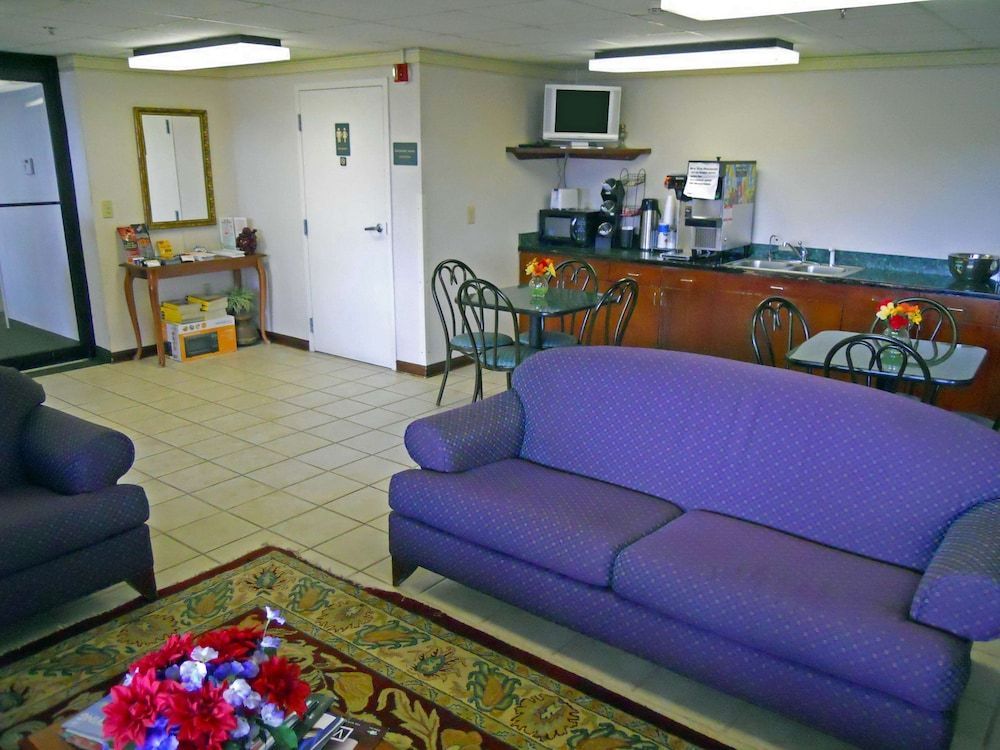 Americas Best Inn & Suites - Decatur 2