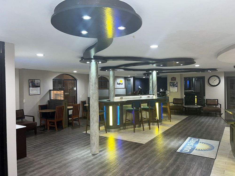 Days Inn by Wyndham Fayetteville 2