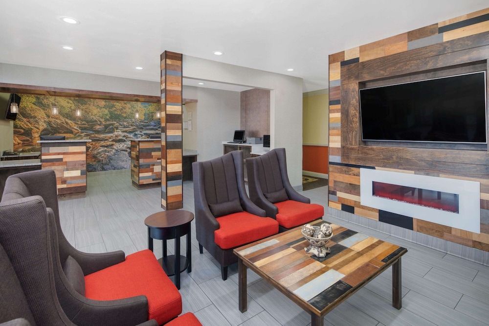 La Quinta Inn by Wyndham Calhoun South I-75 2