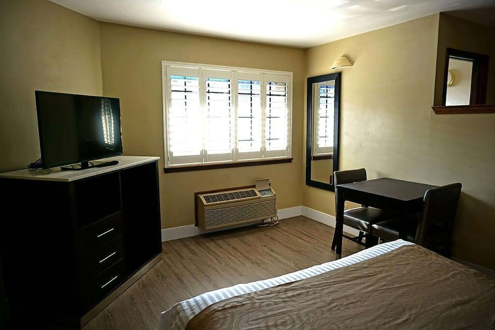 Travelodge by Wyndham Concord 1