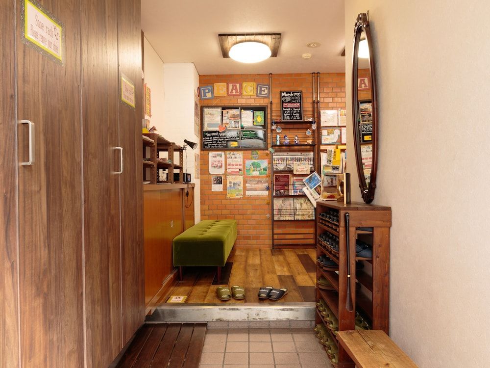 J-Hoppers Hiroshima Guesthouse 2