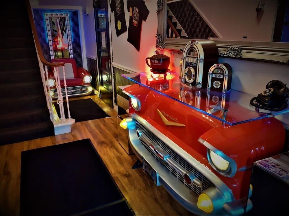 Cadillac Kustomz Guest House 2