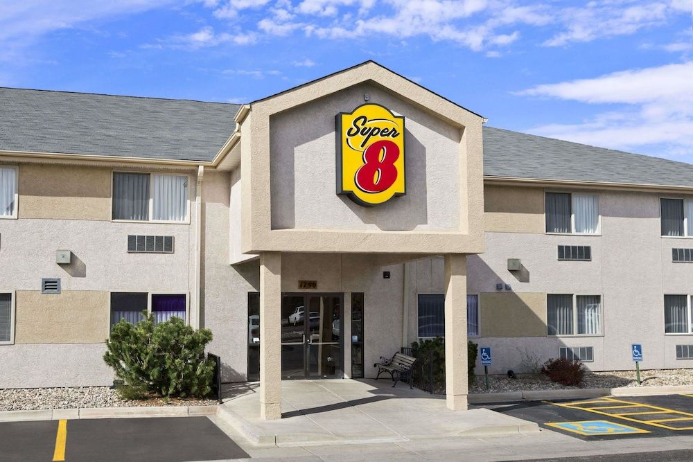 Super 8 by Wyndham Colorado Springs Airport 1