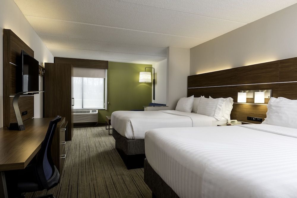 Holiday Inn Express & Suites CHARLOTTE ARPT-BELMONT by IHG 2