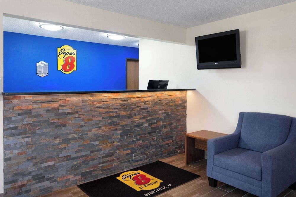Super 8 by Wyndham Dyersville 2