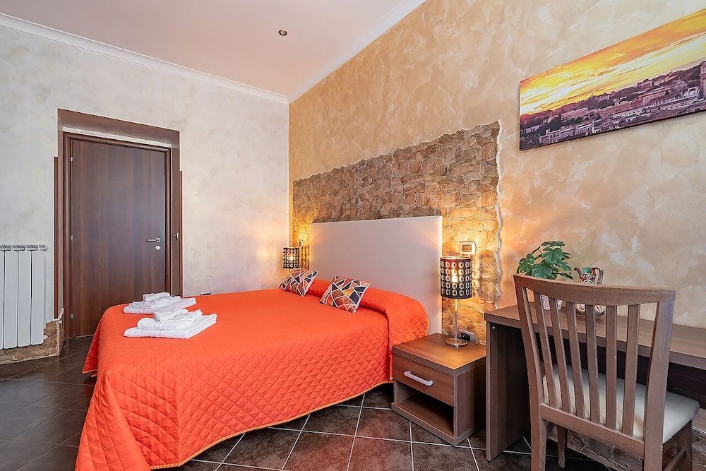 Alis Laura Guest House - 10 mins to Colosseum, Modern & Near Metro 1