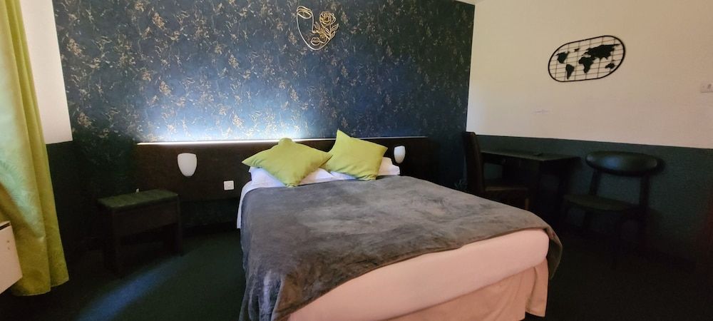 Logis Hôtel Le Merle Blanc 1