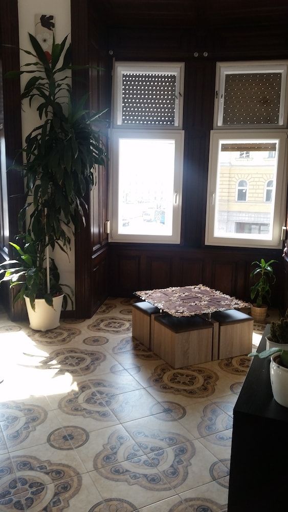 Omega Guesthouse Budapest 2