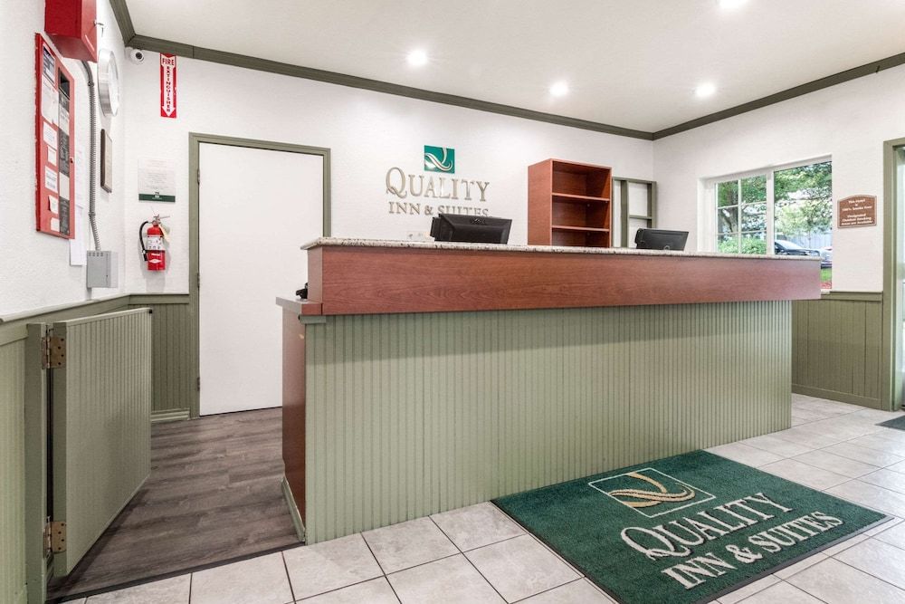 Quality Inn & Suites Bainbridge Island 2