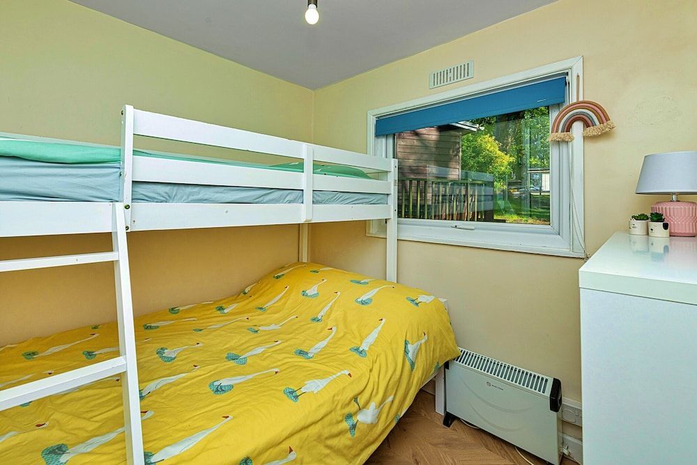 Chalet in Snowdonia With Pool & Fishing Lake 2