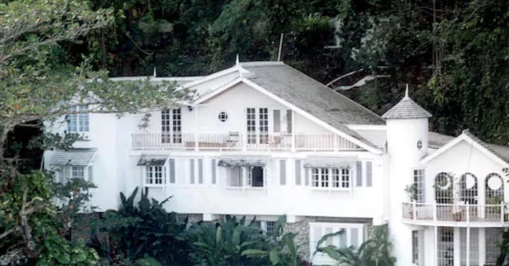 Moon San Villa at the Blue Lagoon 1