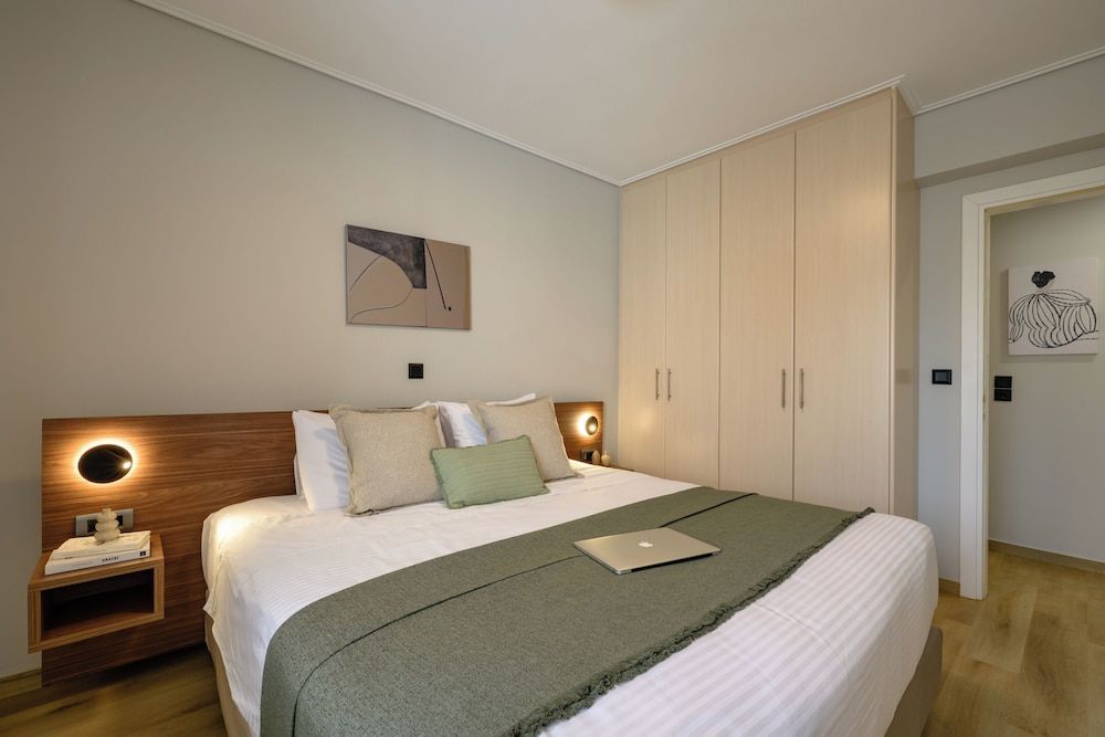 Elise Apartments Airport by Airstay 1