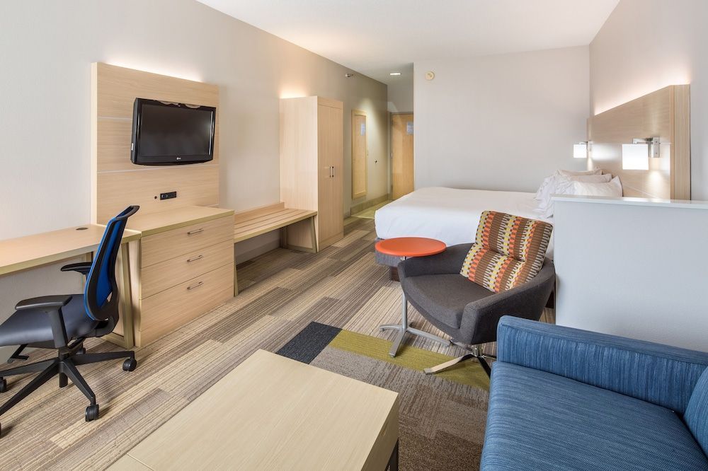 Holiday Inn Express CEDAR RAPIDS (COLLINS RD) by IHG 2