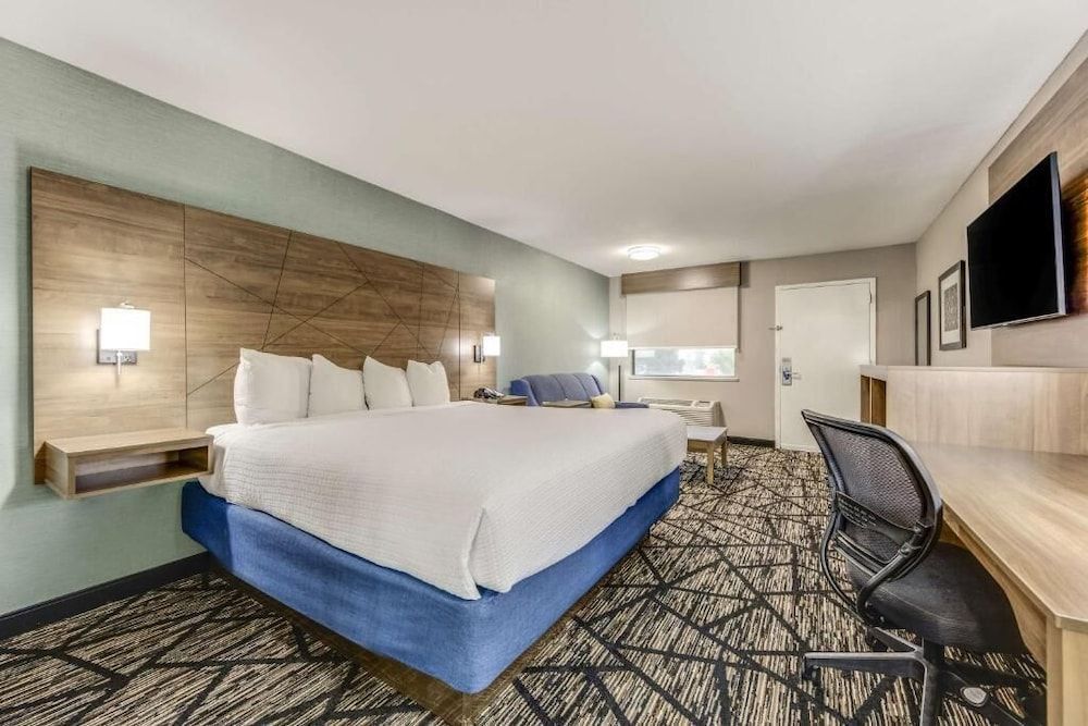 Clarion Pointe 2
