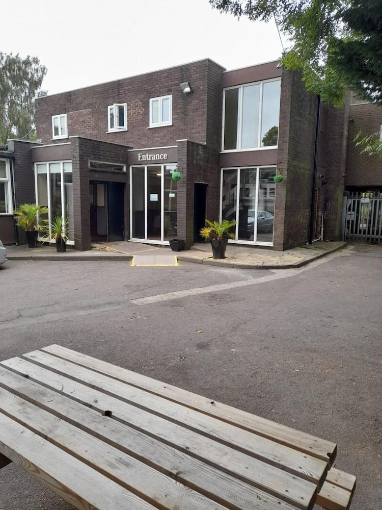 The Avenue Club and Lodge 1
