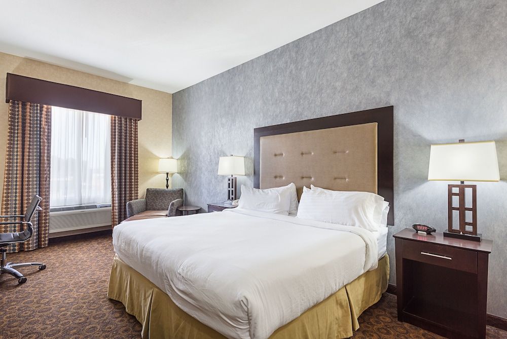 Holiday Inn Express & Suites BYRAM by IHG 2