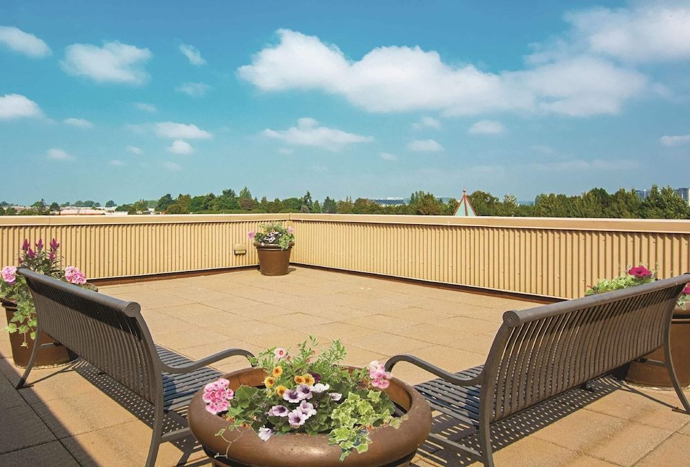 La Quinta Inn by Wyndham Vancouver Airport 1