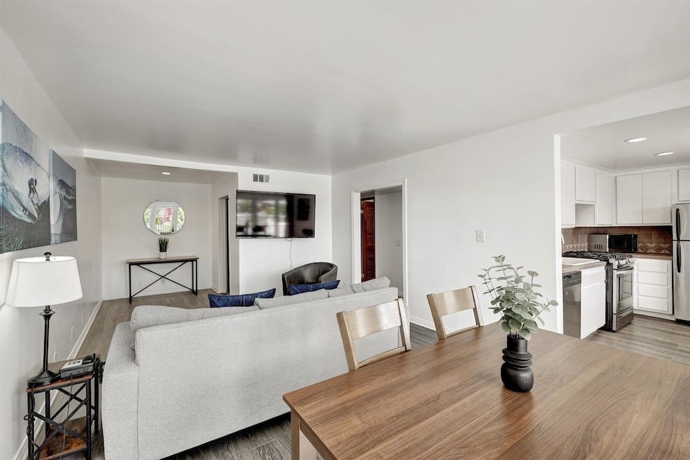 Oceanside Marina Suites - A Waterfront Hotel 1