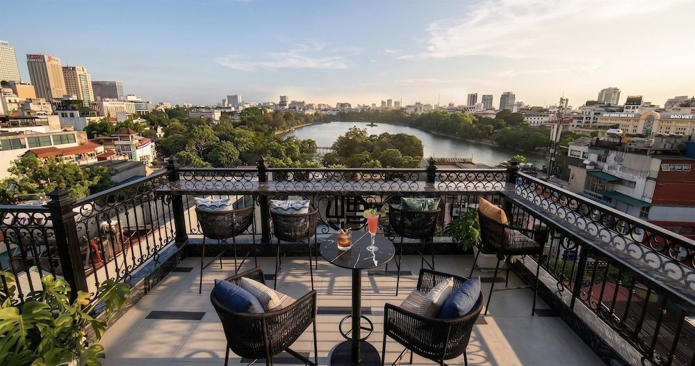 Hoan Kiem Legend Ha Noi Hotel 1