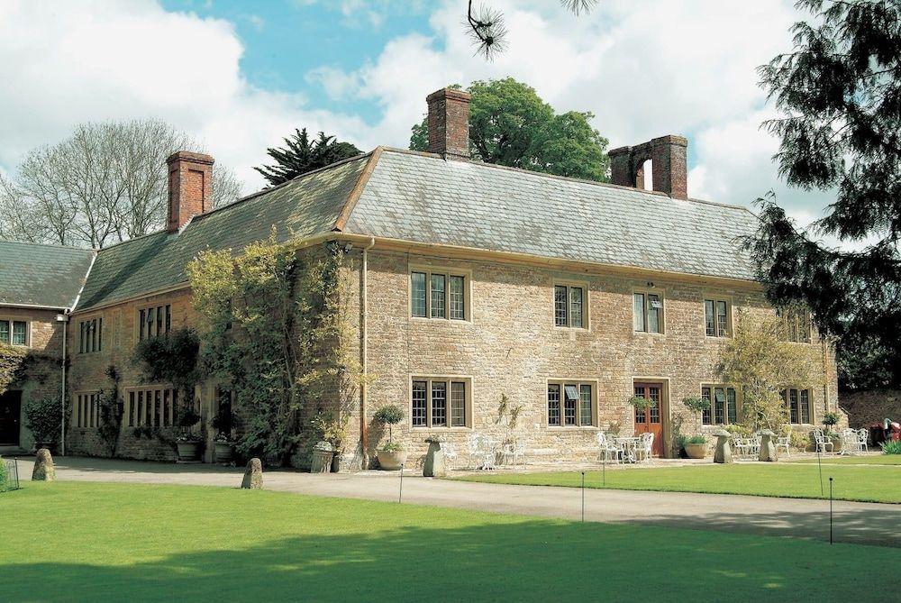 Plumber Manor Hotel 1