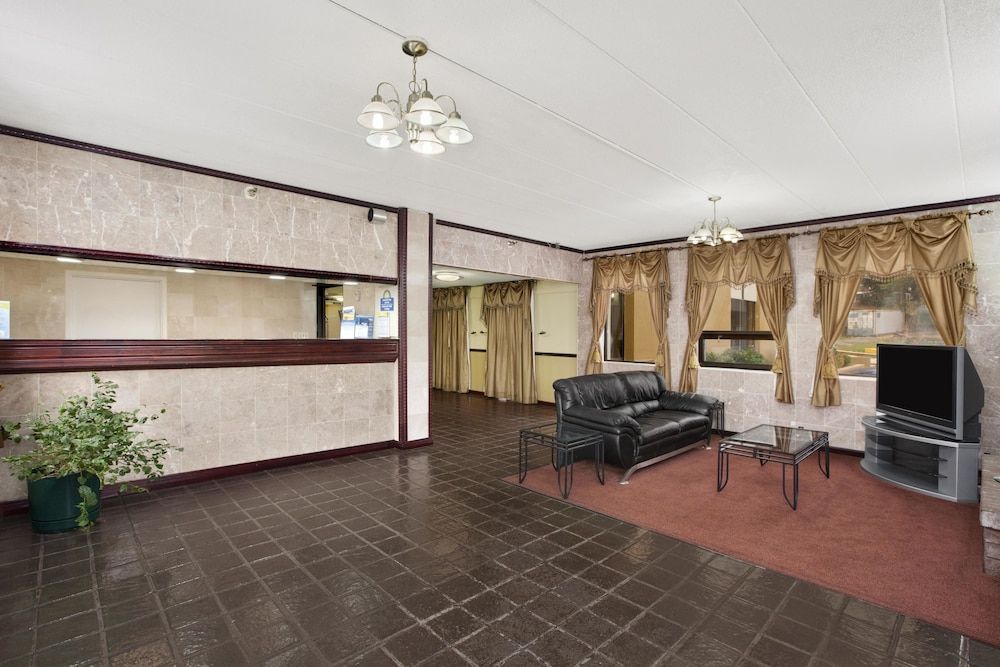 Days Inn by Wyndham Hagerstown I-70 2
