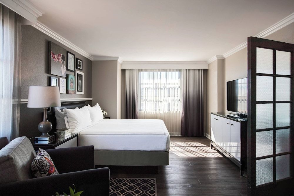 The Lindy Renaissance Charleston Hotel 1
