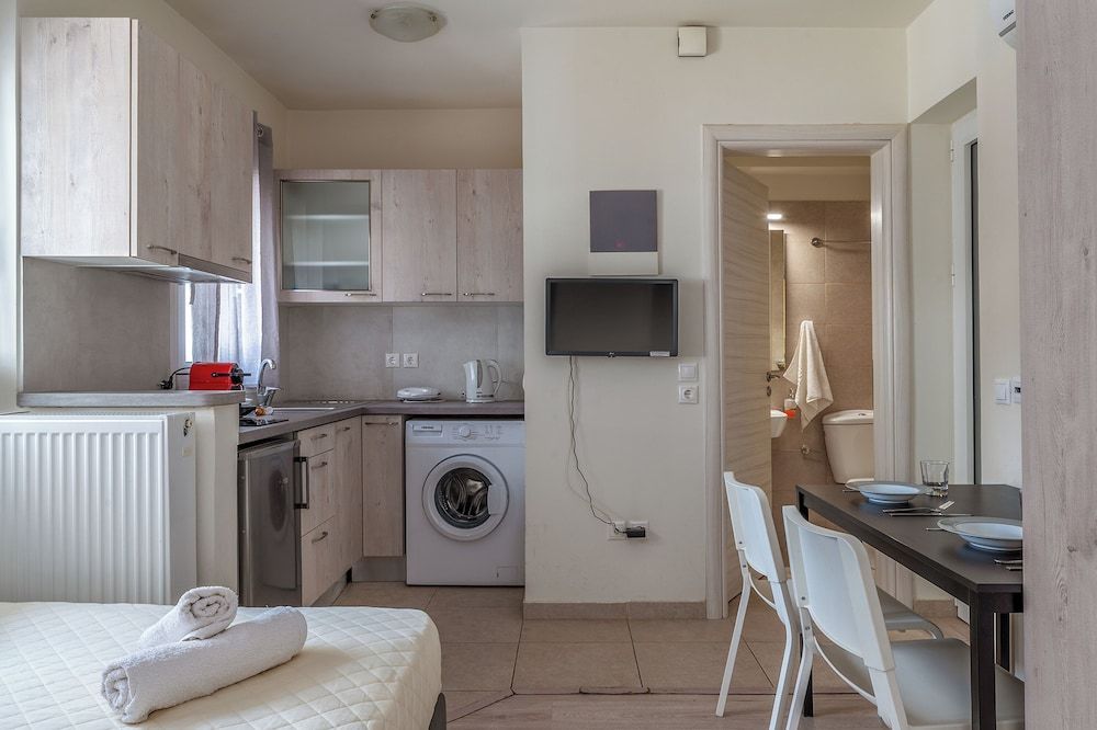 Elvita Apartments 3 1