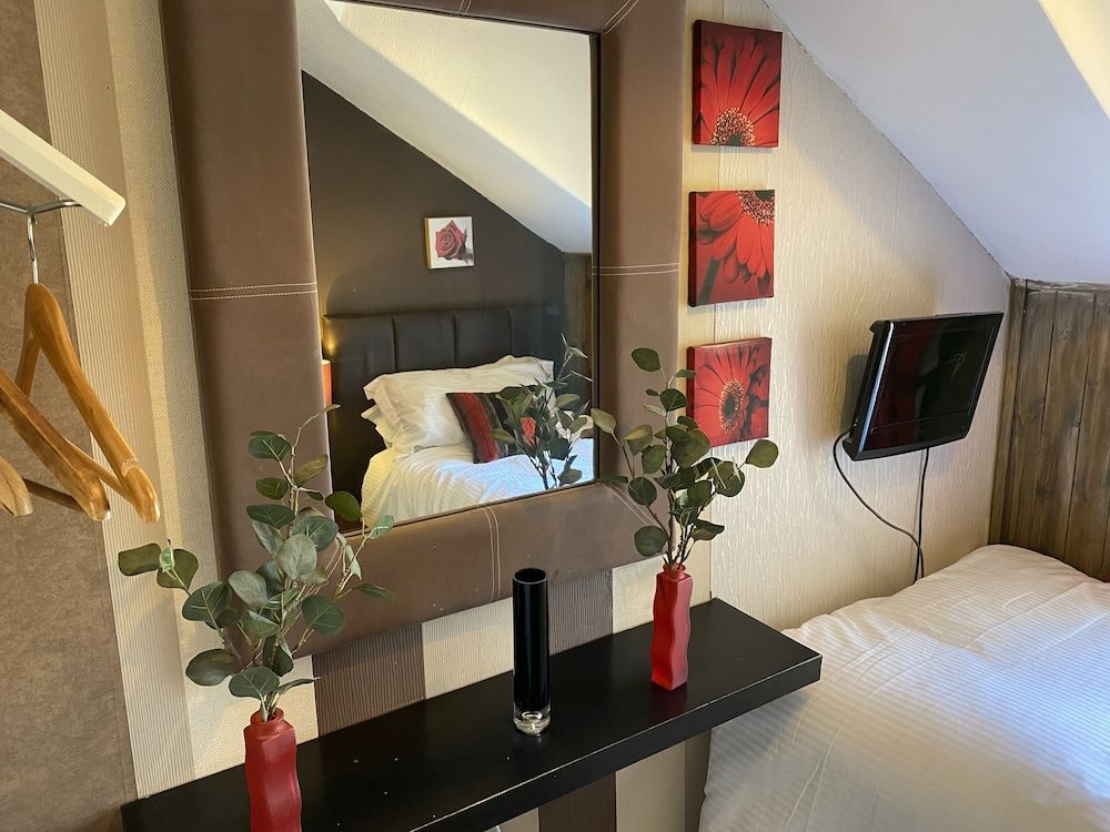 Delovely Hotel 1