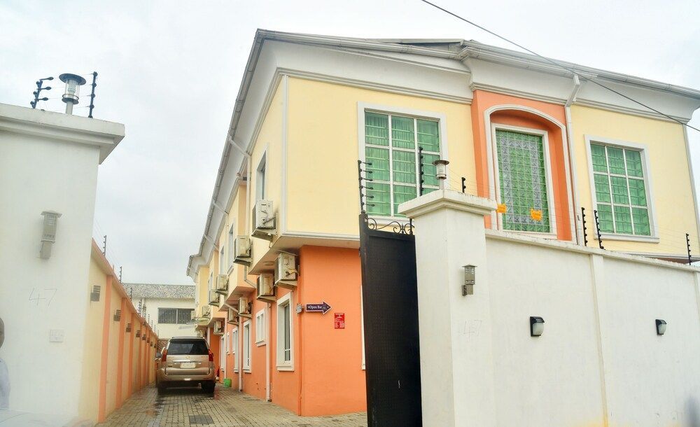 Somerset Suites 1