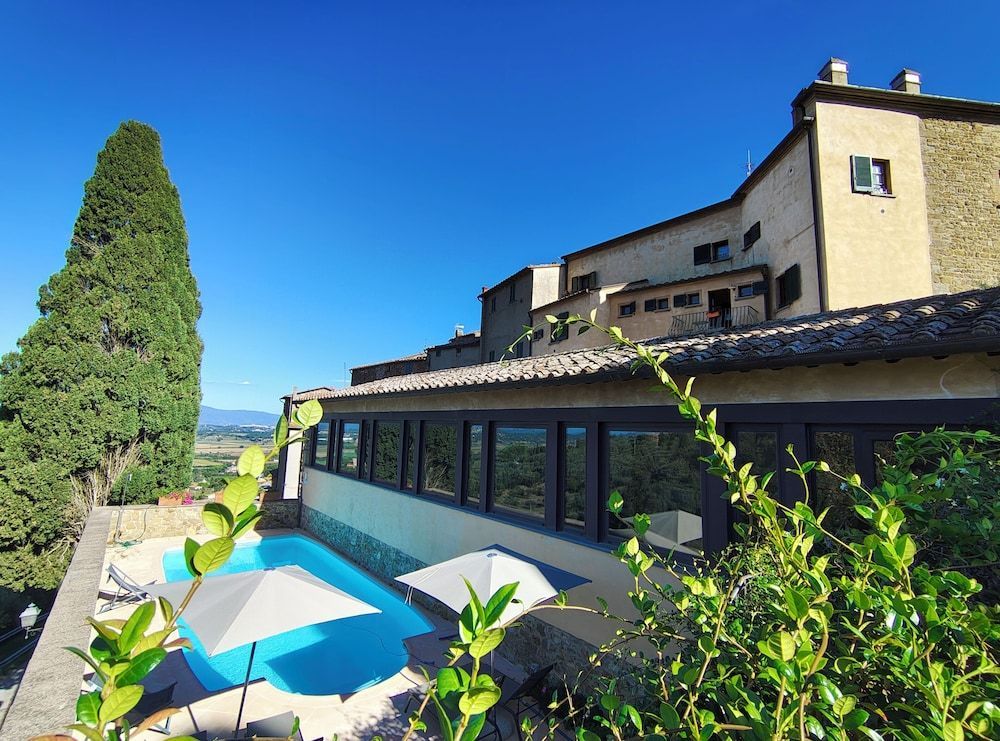 TUSCANFLAT Castle 1