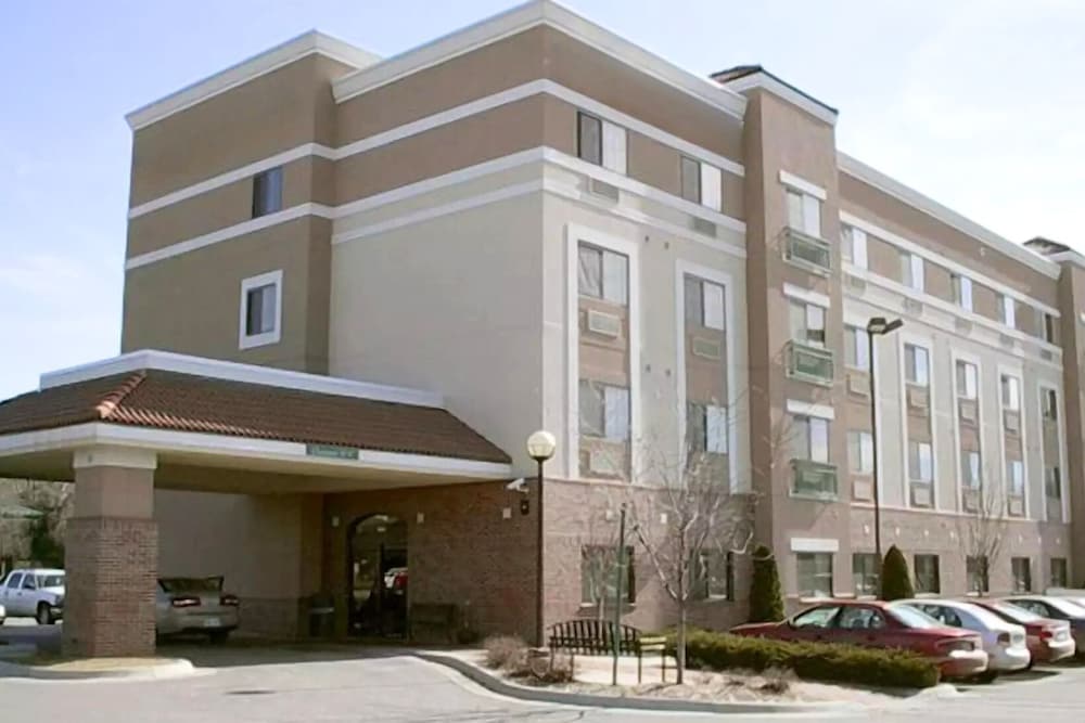 Coratel Inn and Suites by Jasper Wesley Hospital 1