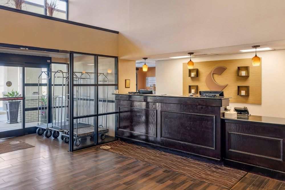 Comfort Inn & Suites Lincoln I-20 2