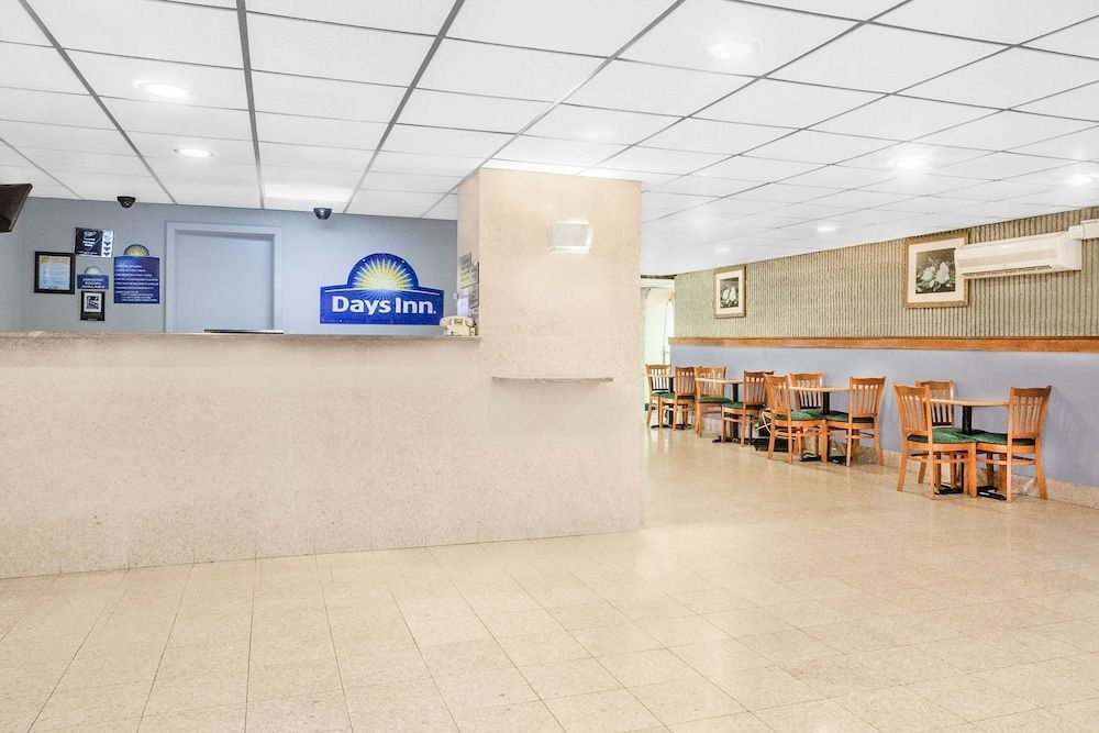 Days Inn by Wyndham Wilkes Barre 2