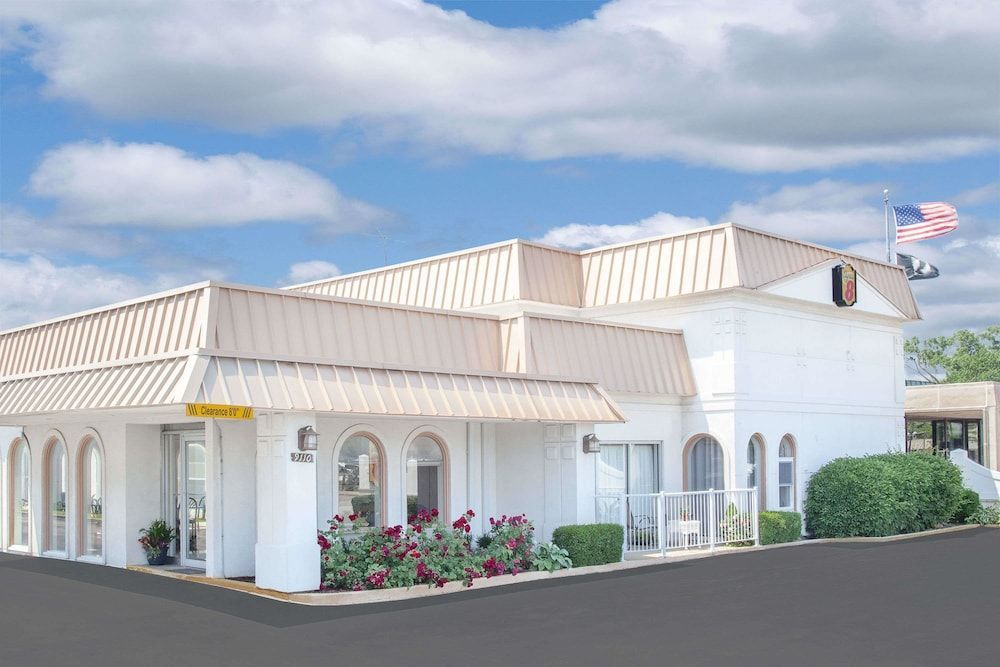 Super 8 by Wyndham Morton Grove/Chicago 1