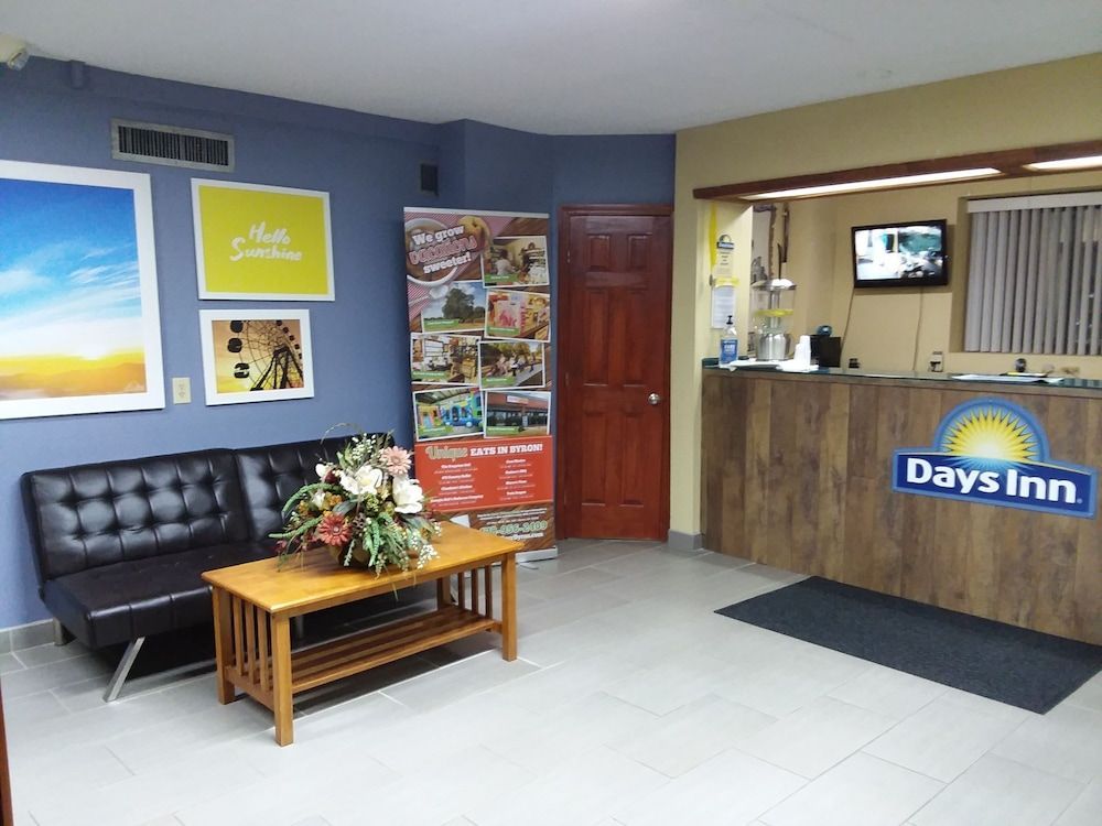 Days Inn by Wyndham Byron 2