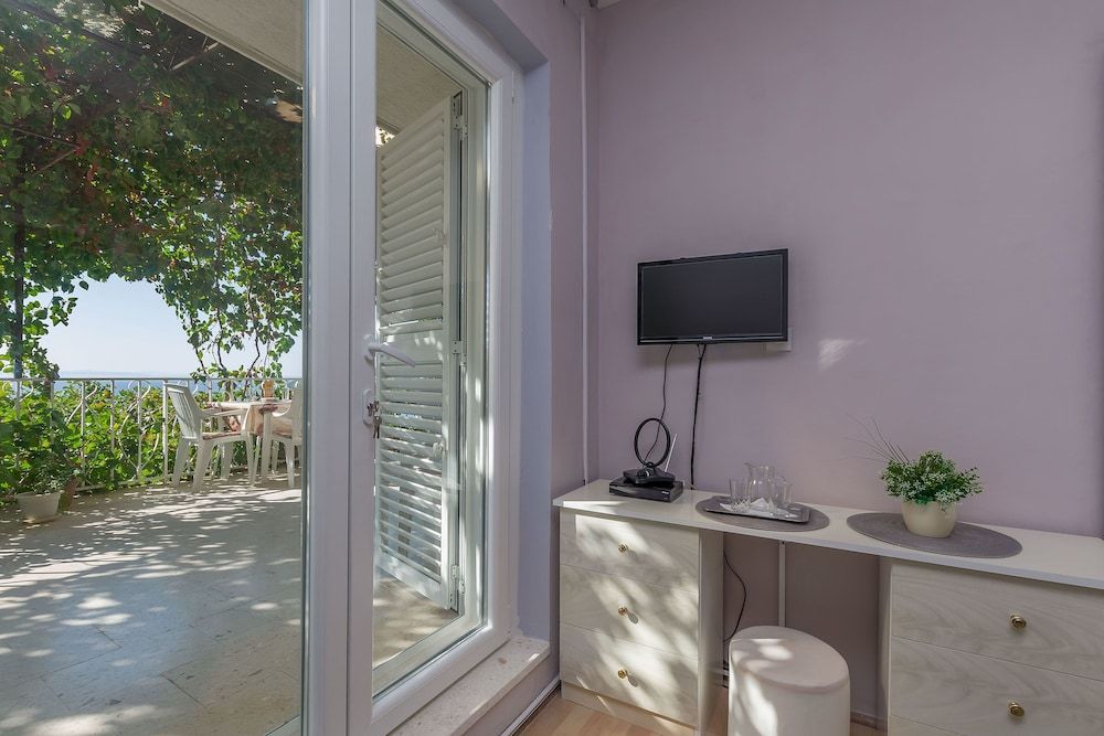 Apartment and Rooms Tatijana 1
