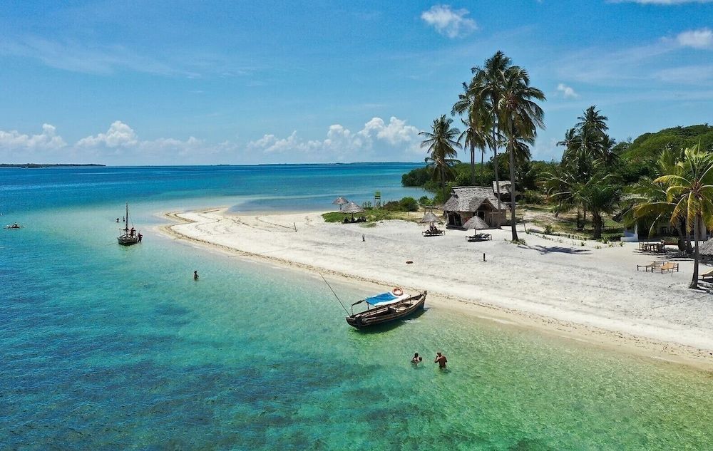 Basecamp Mafía Island 1