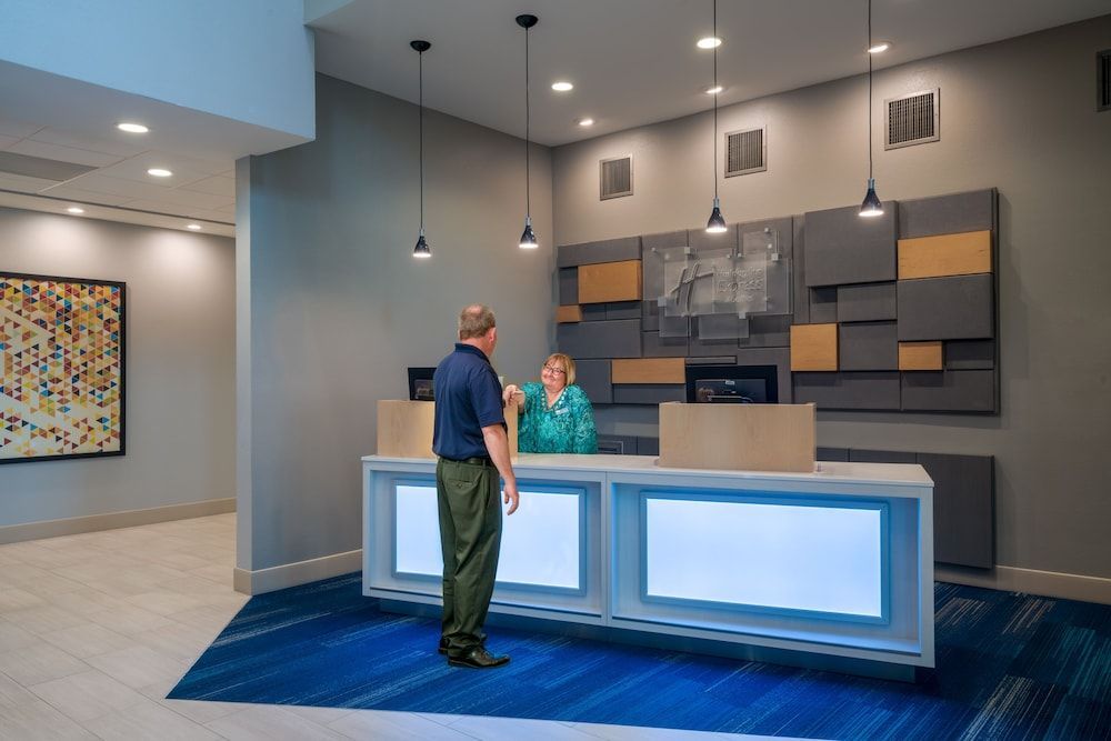 Holiday Inn Express & Suites ST PETERS by IHG 1