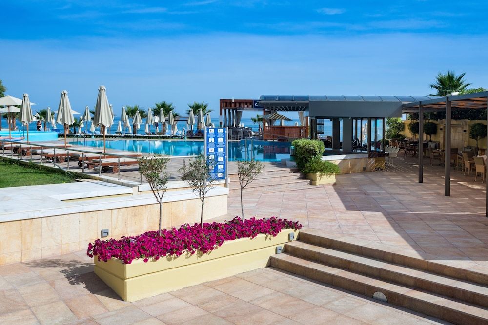 Thalassa Beach Resort & Spa (Adults Only) 1