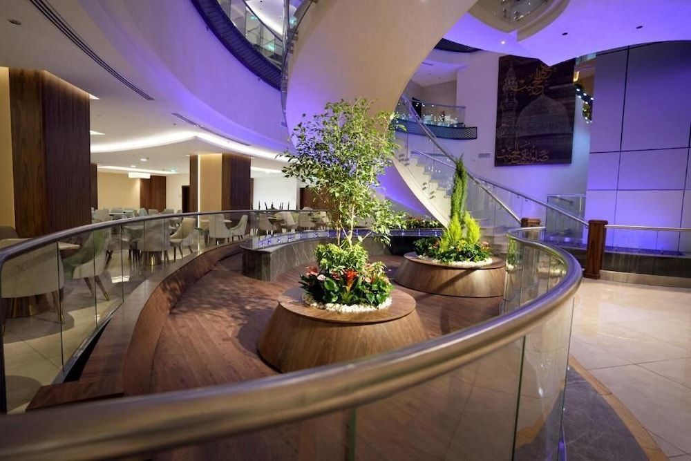 Peninsula Worth Hotel 2